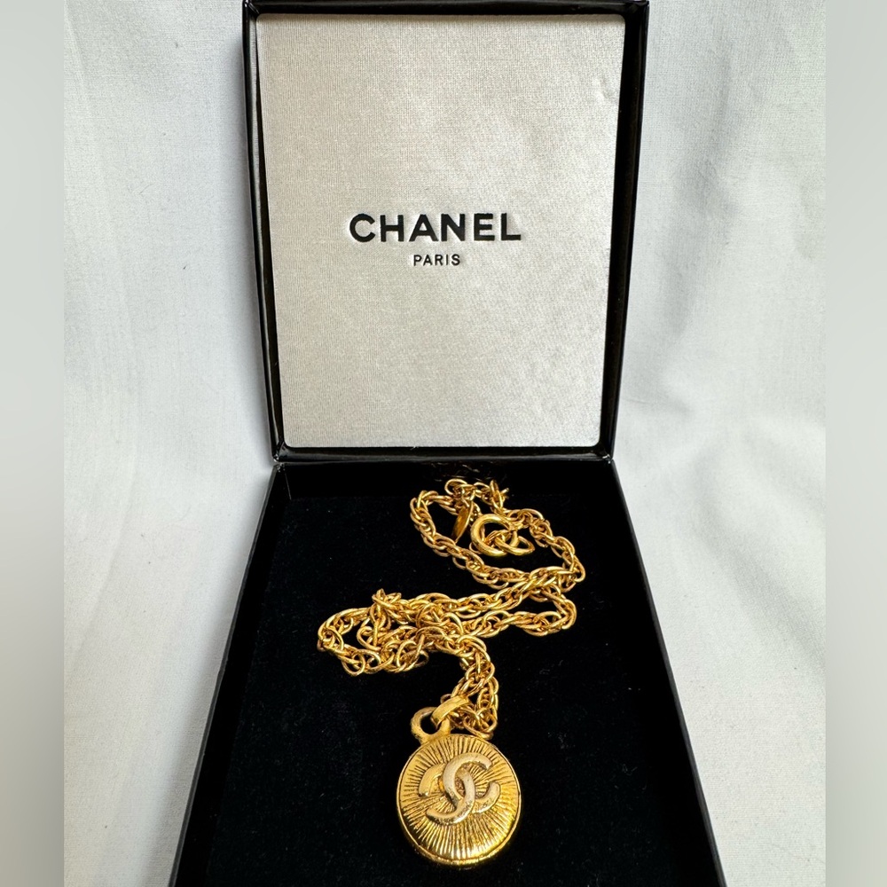 CHANEL Vintage Necklace